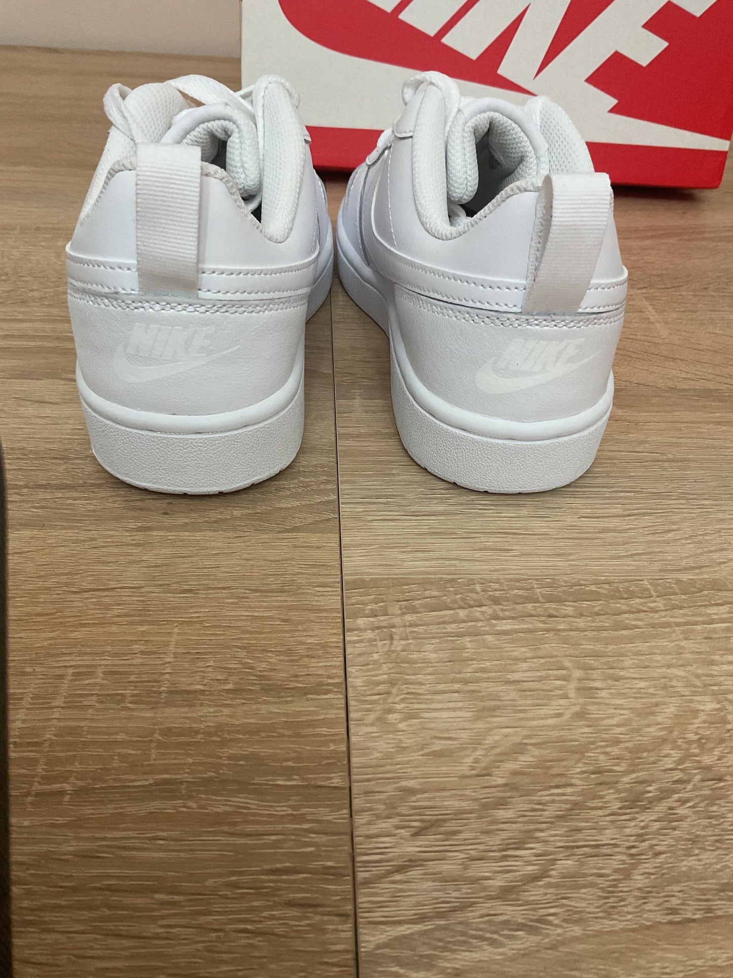 Nike Court Borough Low2