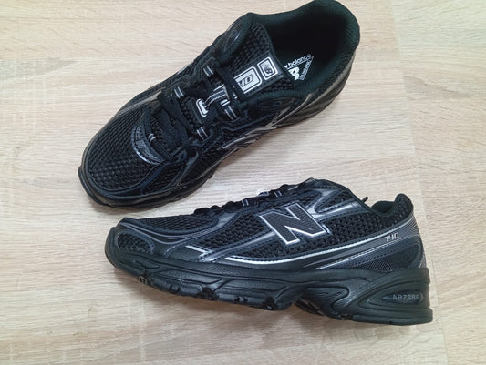 New Balance 740