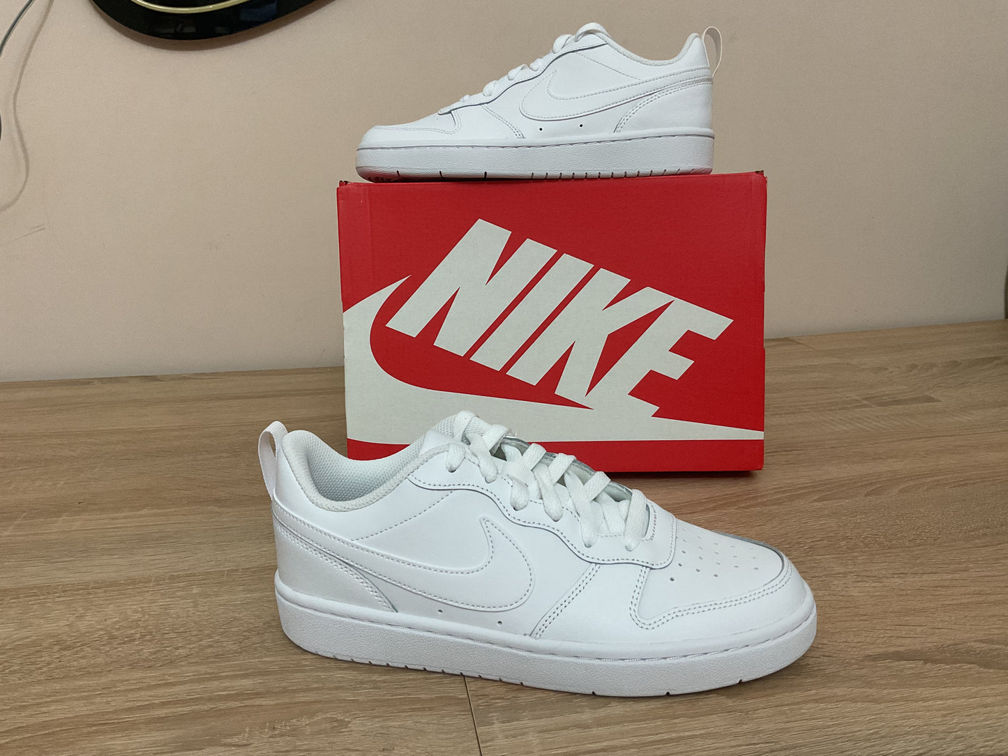 Nike Court Borough Low2