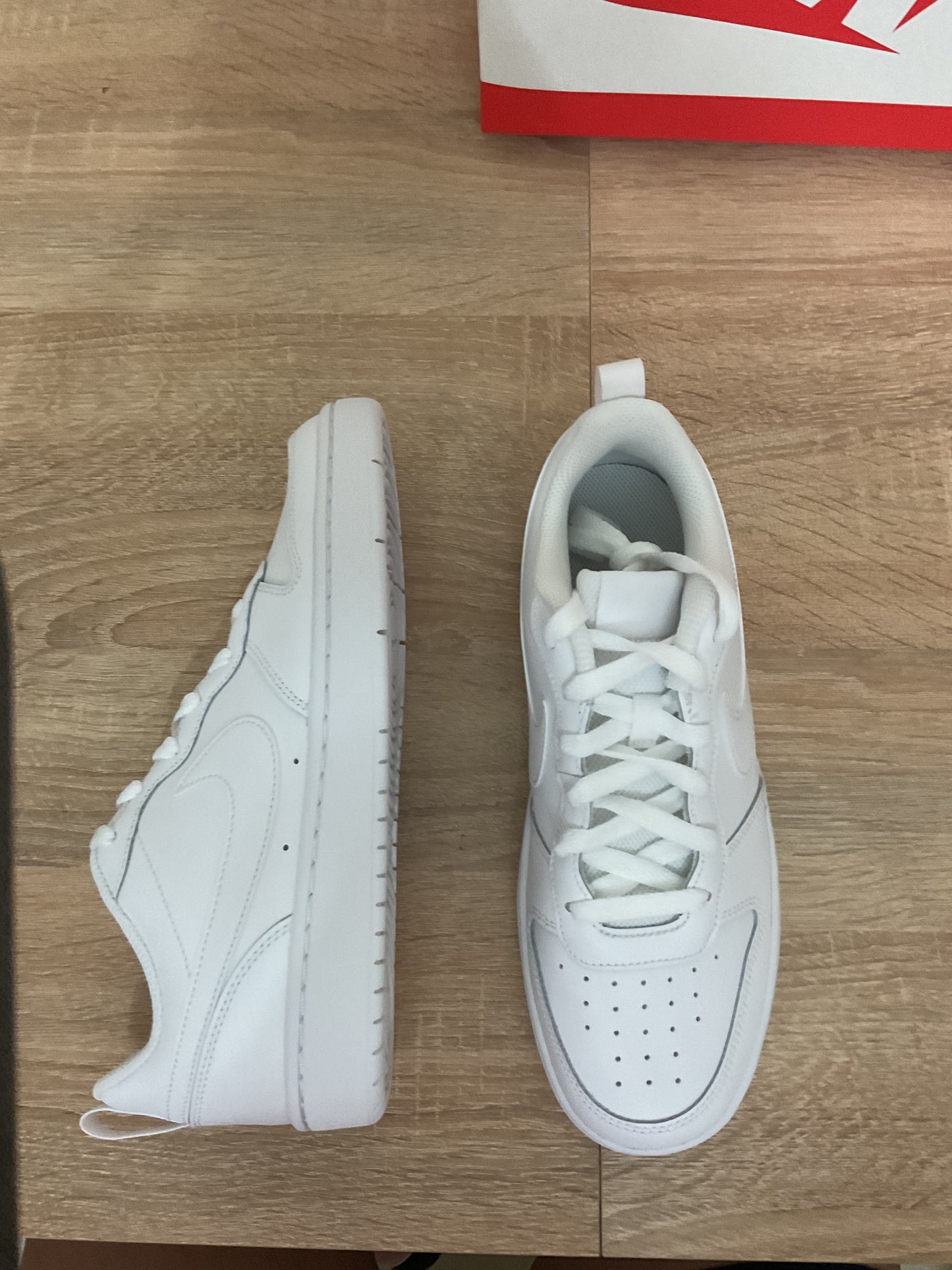 Nike Court Borough Low2